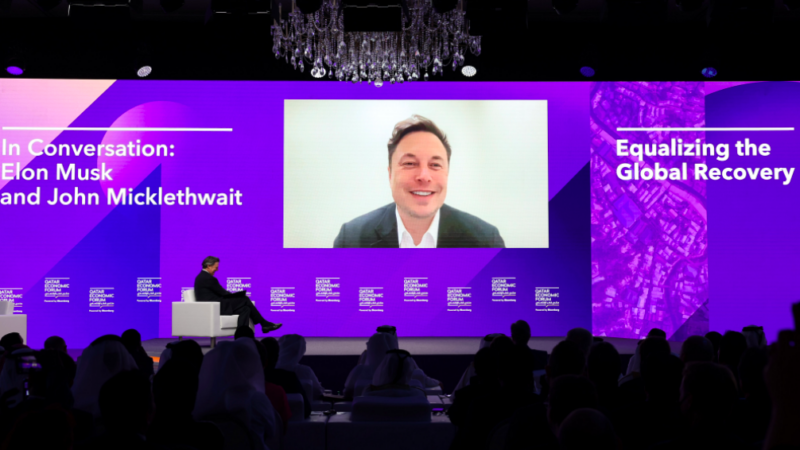 Elon Musk phát biểu tại Diễn đàn Kinh tế Qatar ở Doha ngày 21/6. Ảnh: Bloomberg