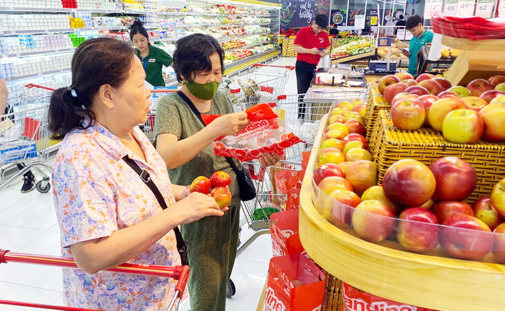 Giá thực phẩm theo ghi nhận tại nhiều siêu thị của Hà Nội chưa tăng, một số loại còn có xu hướng giảm - Ảnh: DANH KHANG