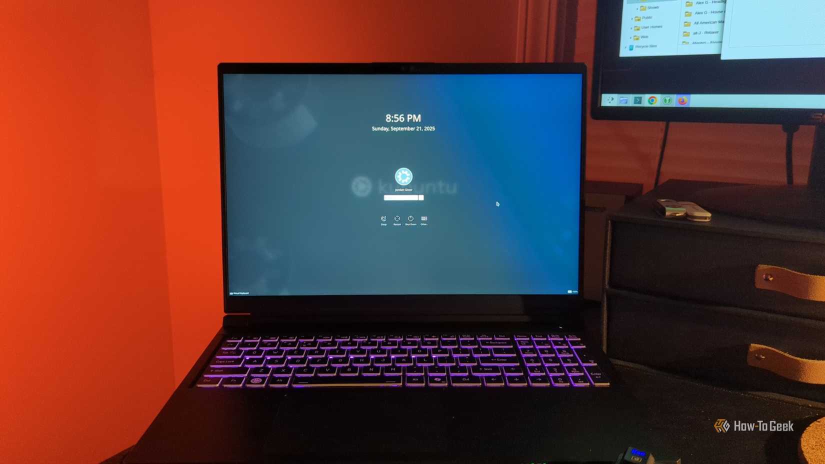 Lock screen on the Kubuntu Focus M2 Gen 6 laptop.